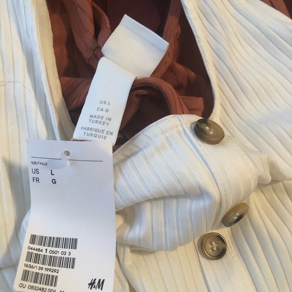 Women’s tops. - Picture 2 of 5